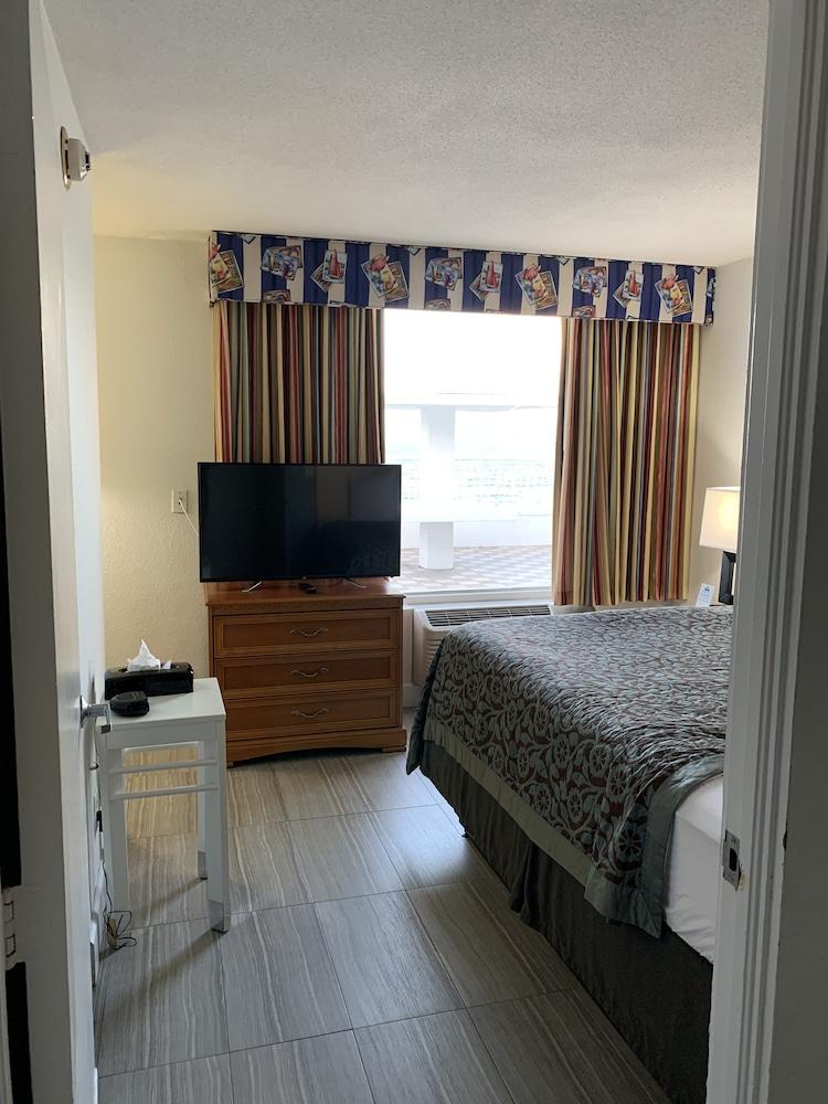 Arya Blu Inn & Suites