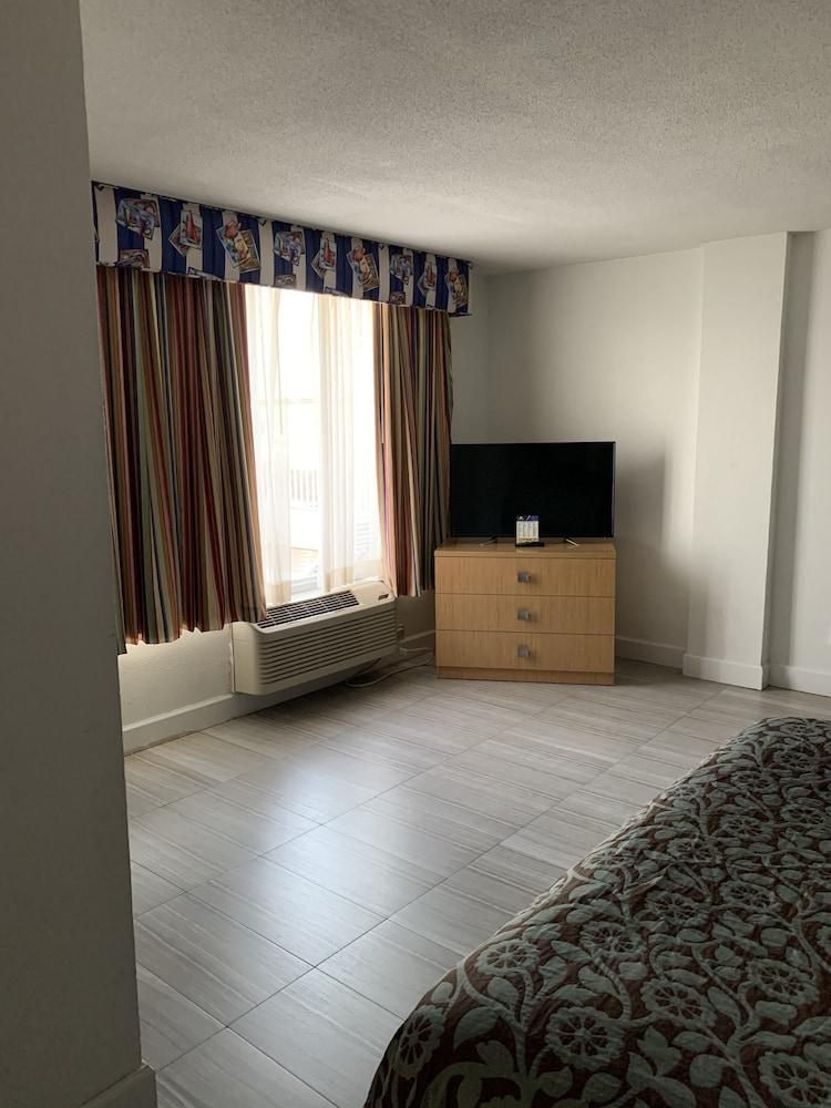 Arya Blu Inn & Suites