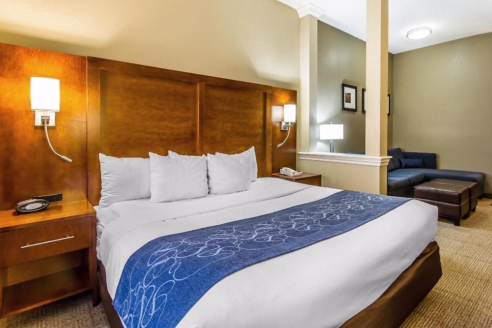 Comfort Suites Mattoon East