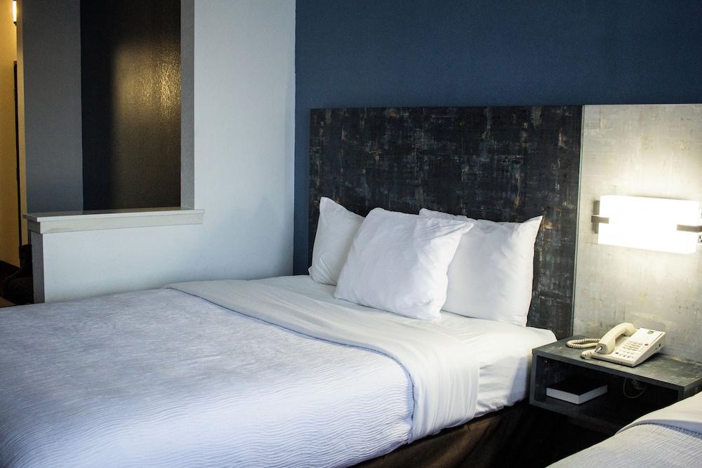 FairBridge Inn & Suites Cleburne