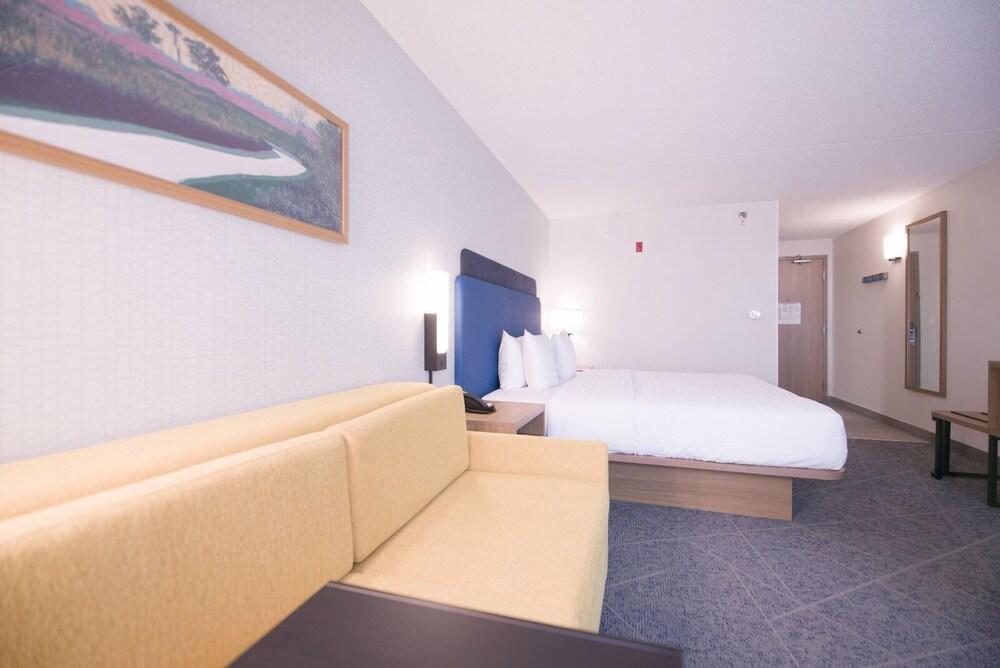 Hampton Inn Chicago-Carol Stream