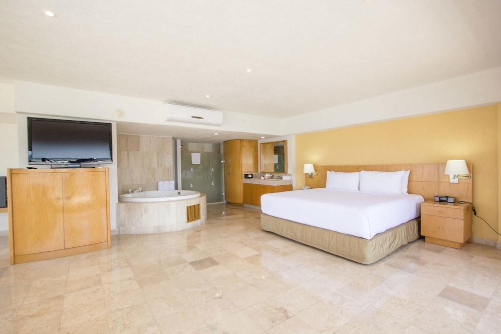 HS HOTSSON Hotel Acapulco