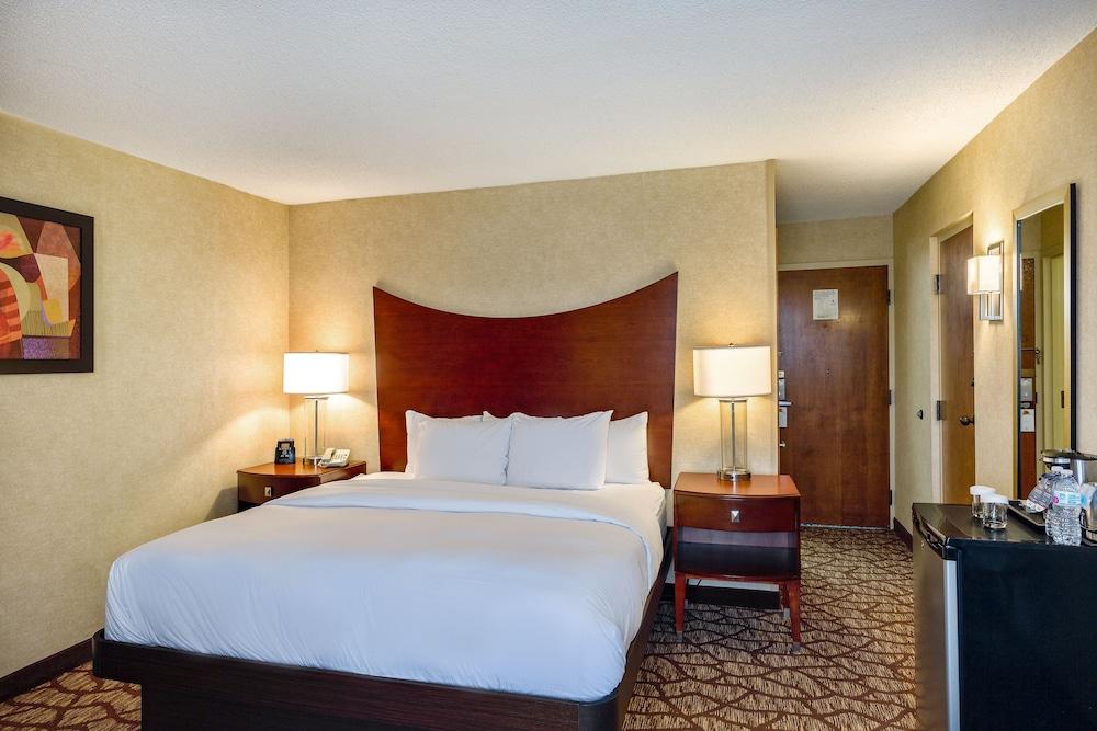 DoubleTree by Hilton Hotel Johnson City