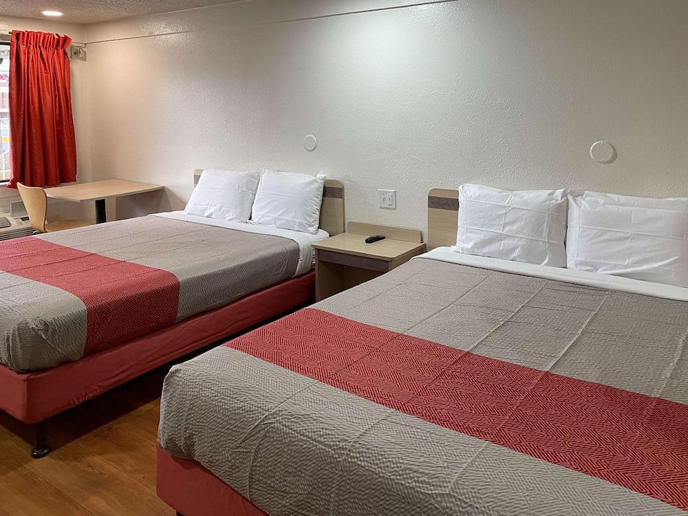 Motel 6 Hagerstown, MD