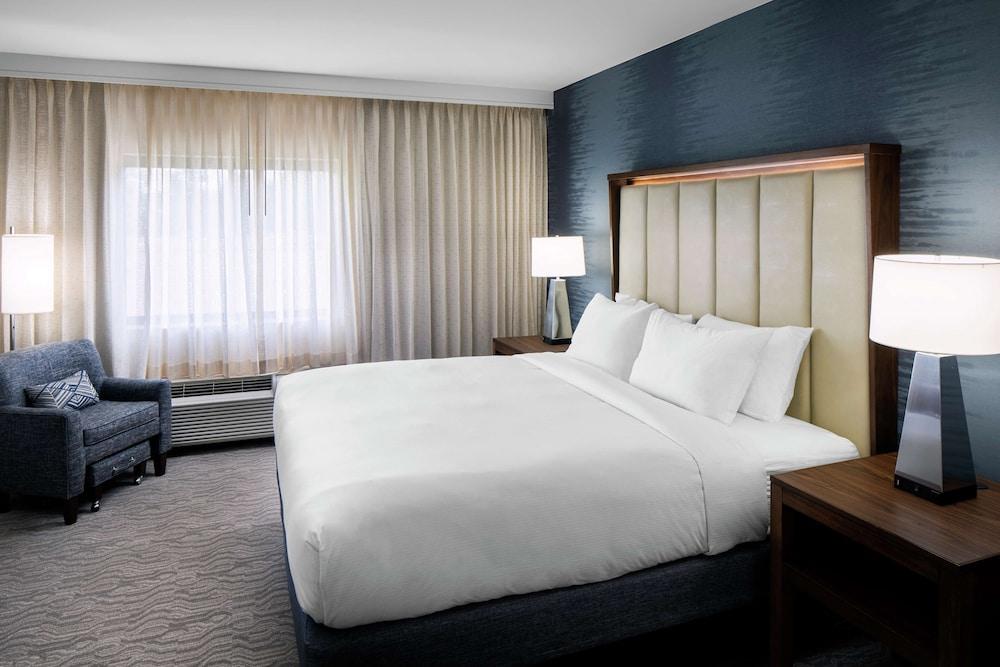 DoubleTree by Hilton Nashua