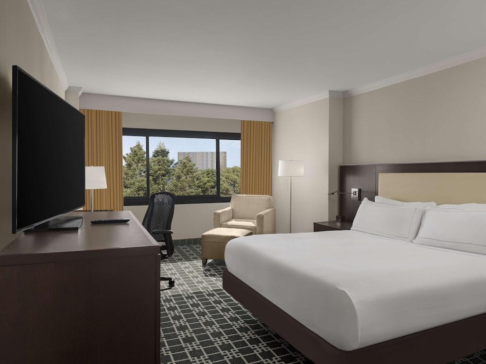 DoubleTree by Hilton Fort Lee - George Washington Bridge