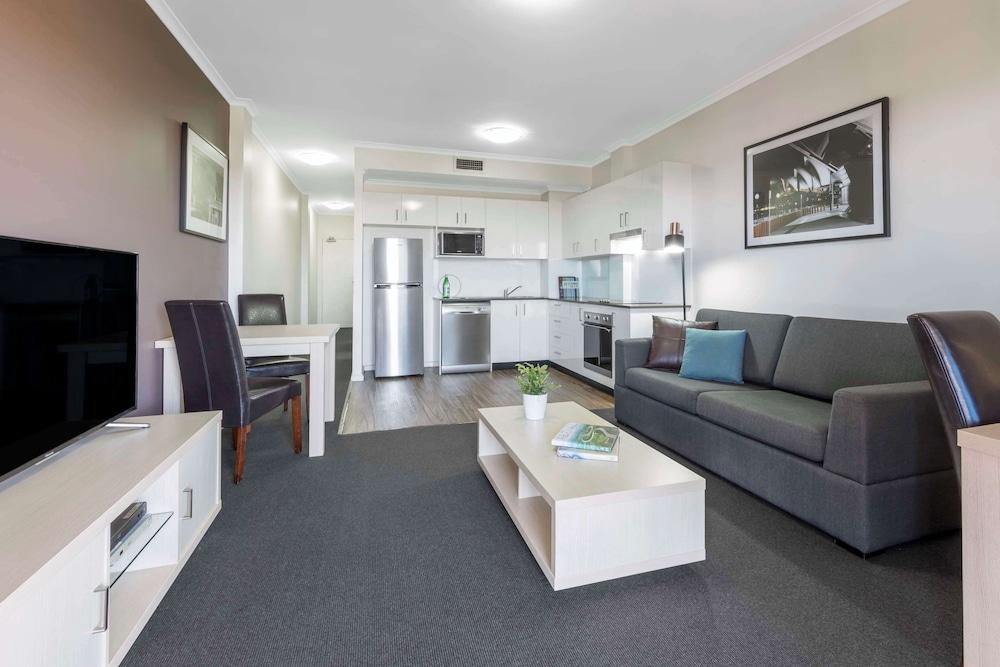 Oaks Sydney Goldsbrough Suites