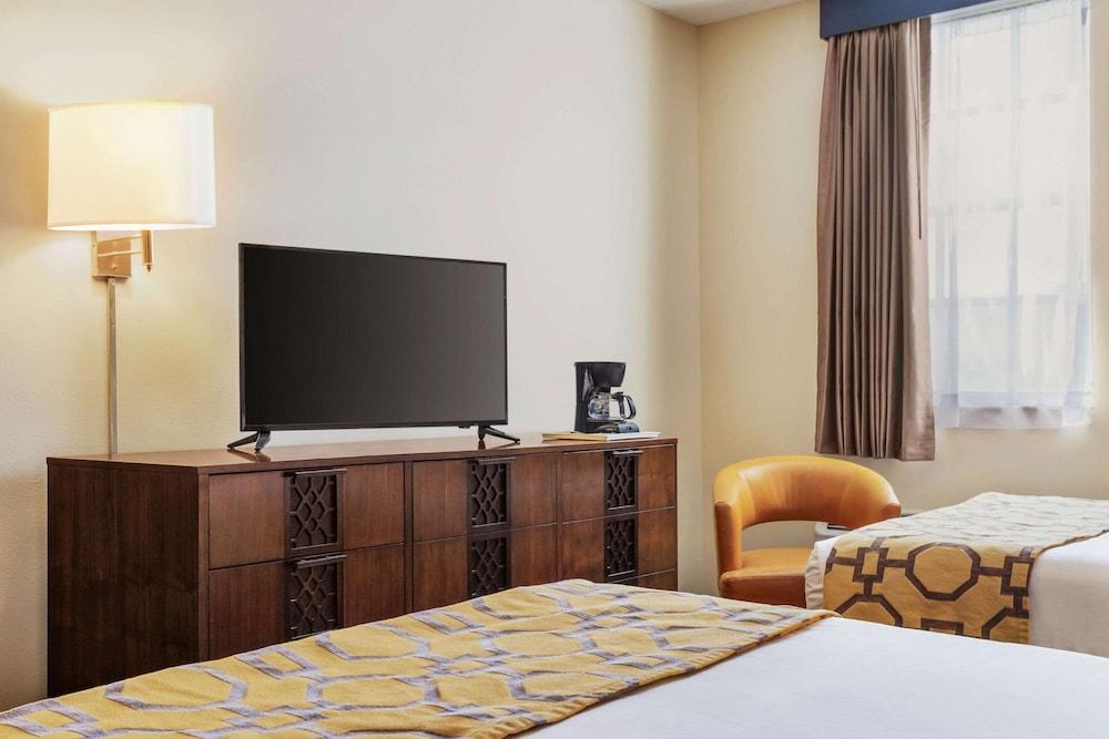 Belmont Inn & Suites