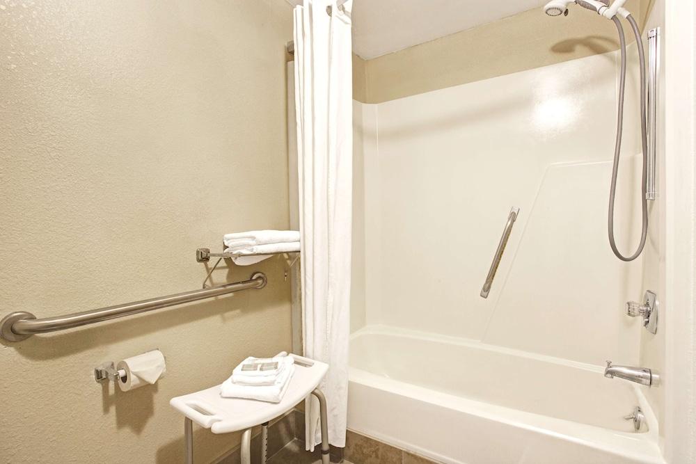 Super 8 by Wyndham Shelby