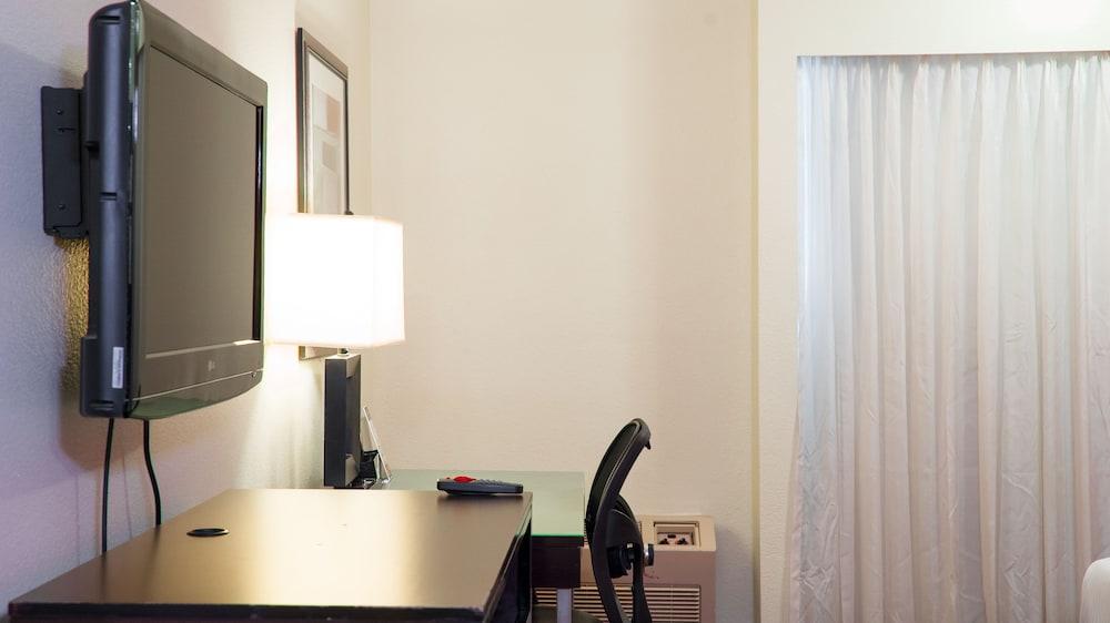 Motel 6 Anaheim Hills