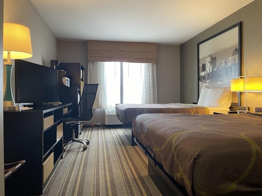 Delavan Inn and Suites