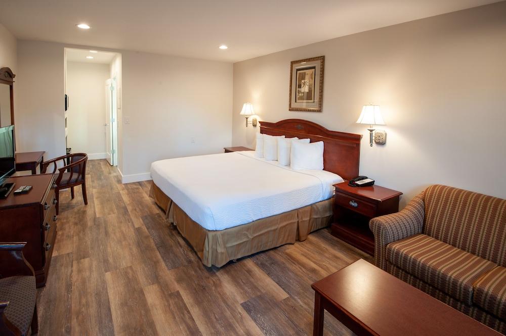 Studio City Court Yard Hotel