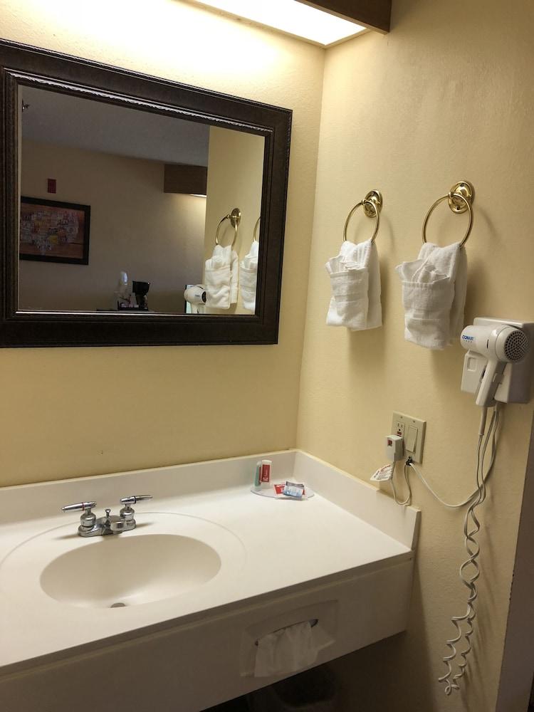 Econo Lodge London North