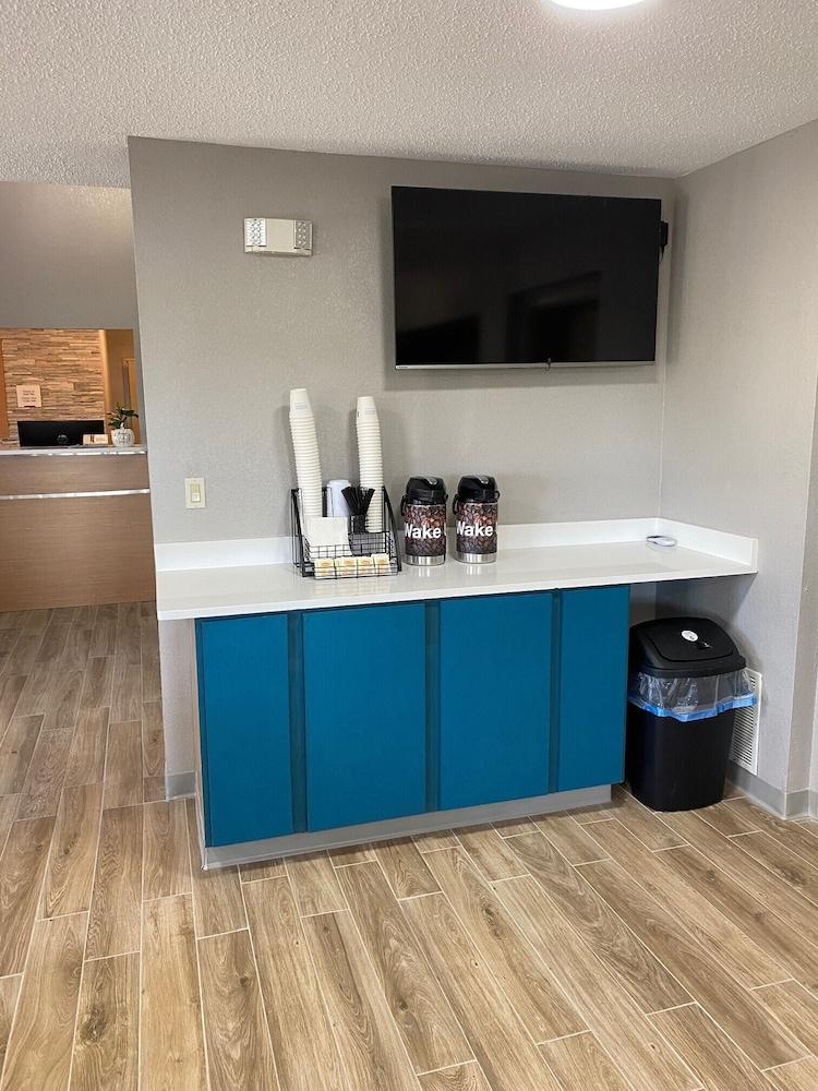 AmericInn by Wyndham Williamsburg