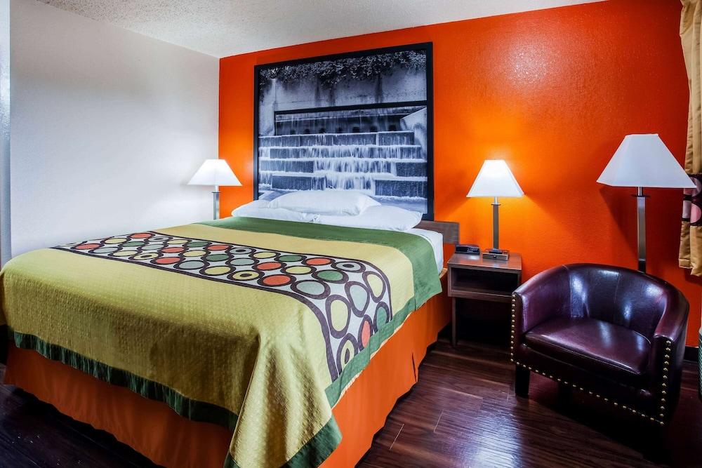 Super 8 by Wyndham Giddings