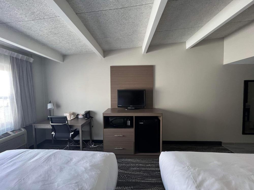 Days Inn by Wyndham Manitowoc