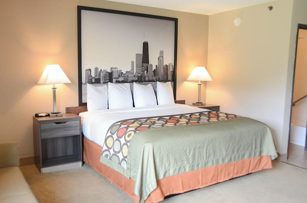 Super 8 by Wyndham Elgin