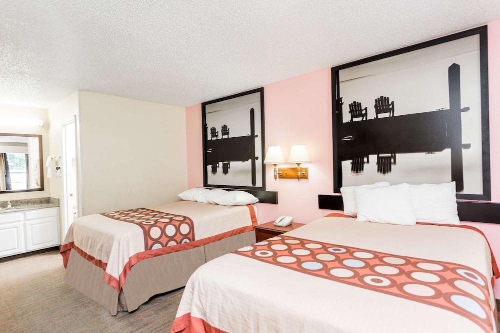 Super 8 by Wyndham Statesboro