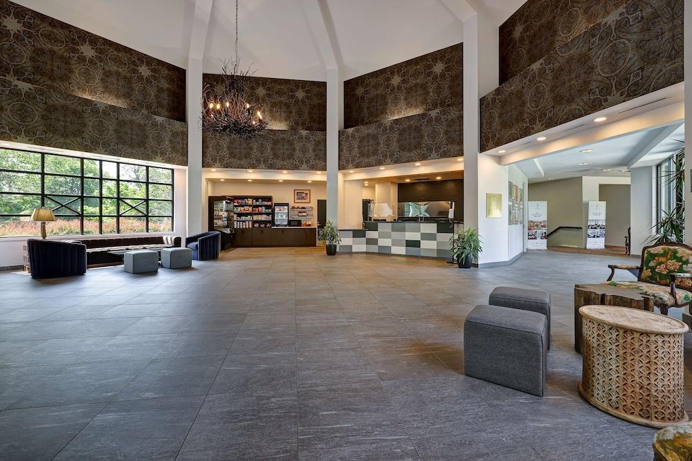 Tarrytown House Estate