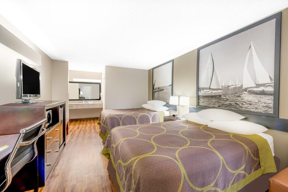 Super 8 by Wyndham Alexander City