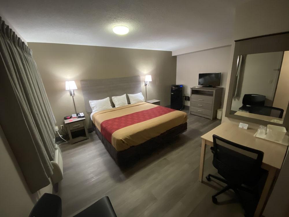 Econo Lodge Dewitt I-90