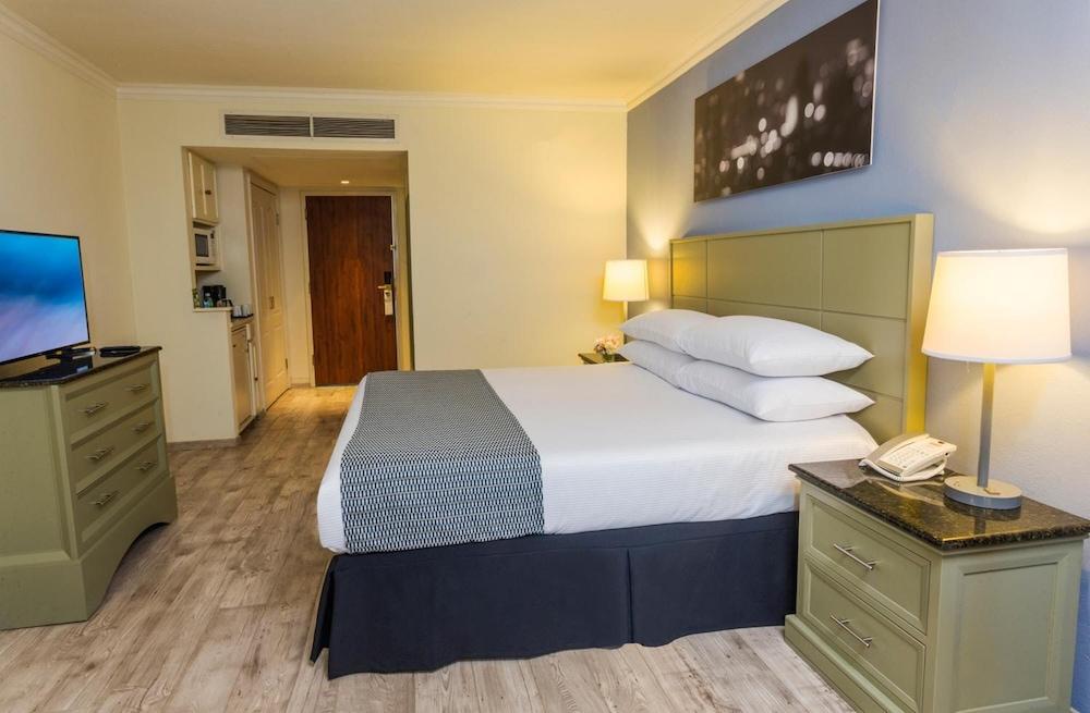 Krystal Urban Ciudad Juárez by US Consulate