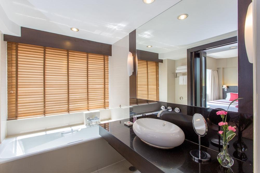 Ramada Plaza by Wyndham Bangkok Menam Riverside