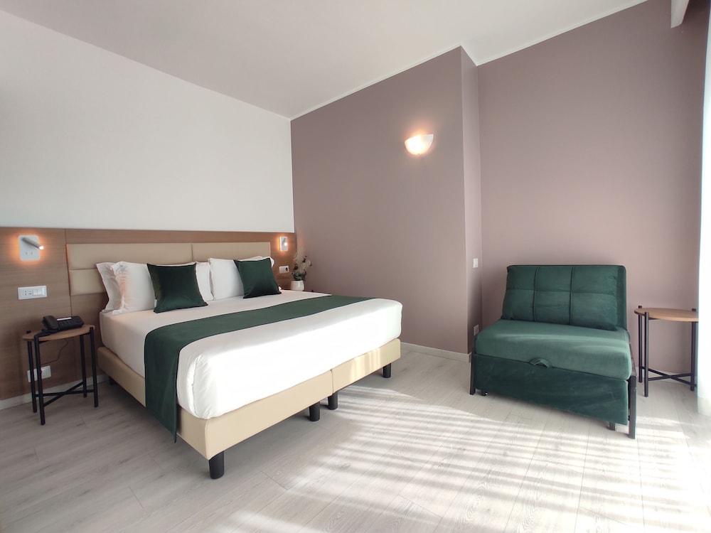 Massimi City Garden Hotel