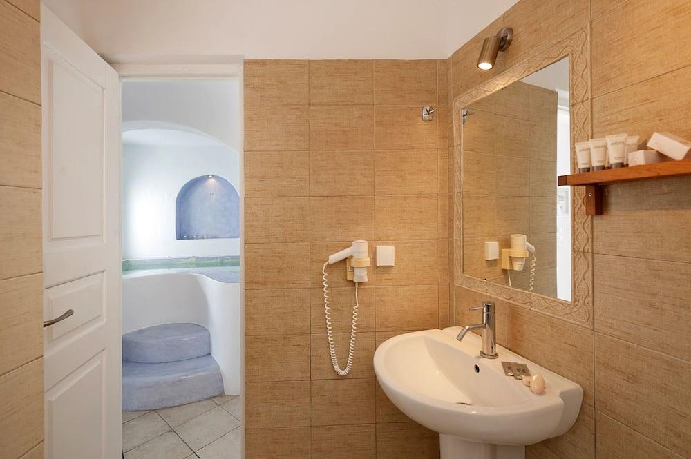 Regina Mare Adults Only