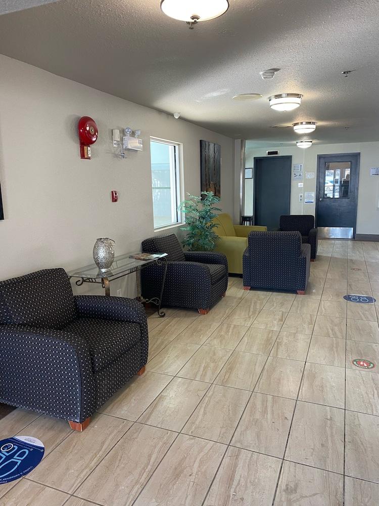 Super 8 by Wyndham Grande Prairie