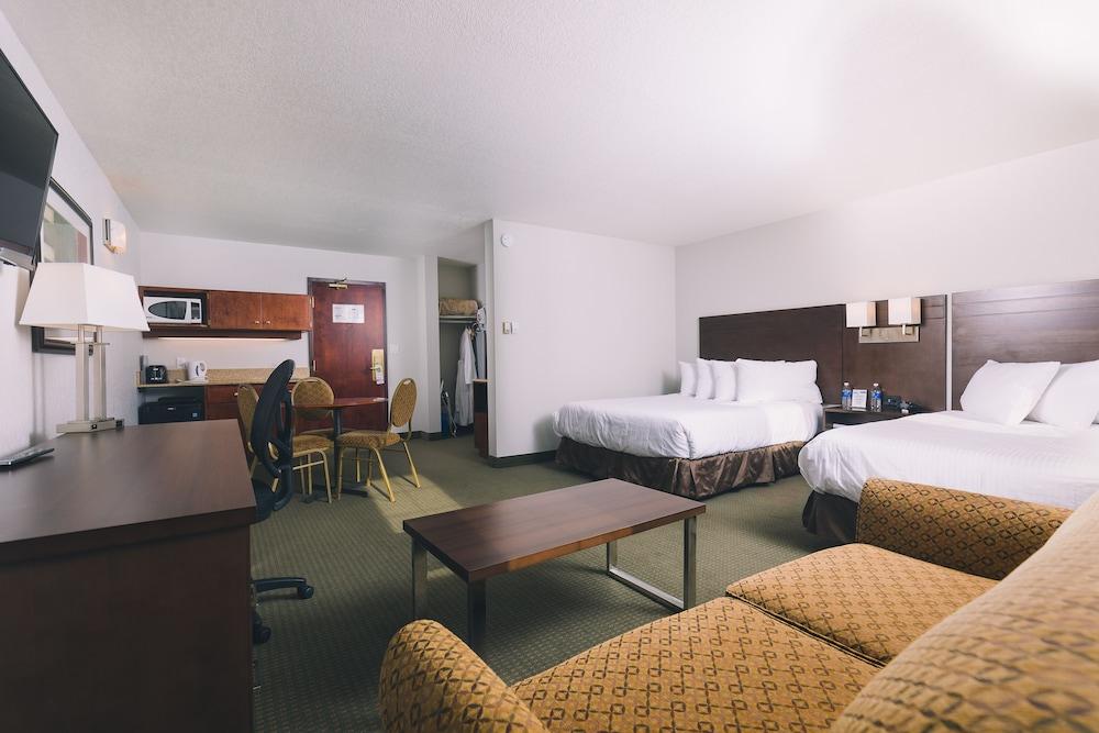 Service Plus Inn and Suites - Grande Prairie