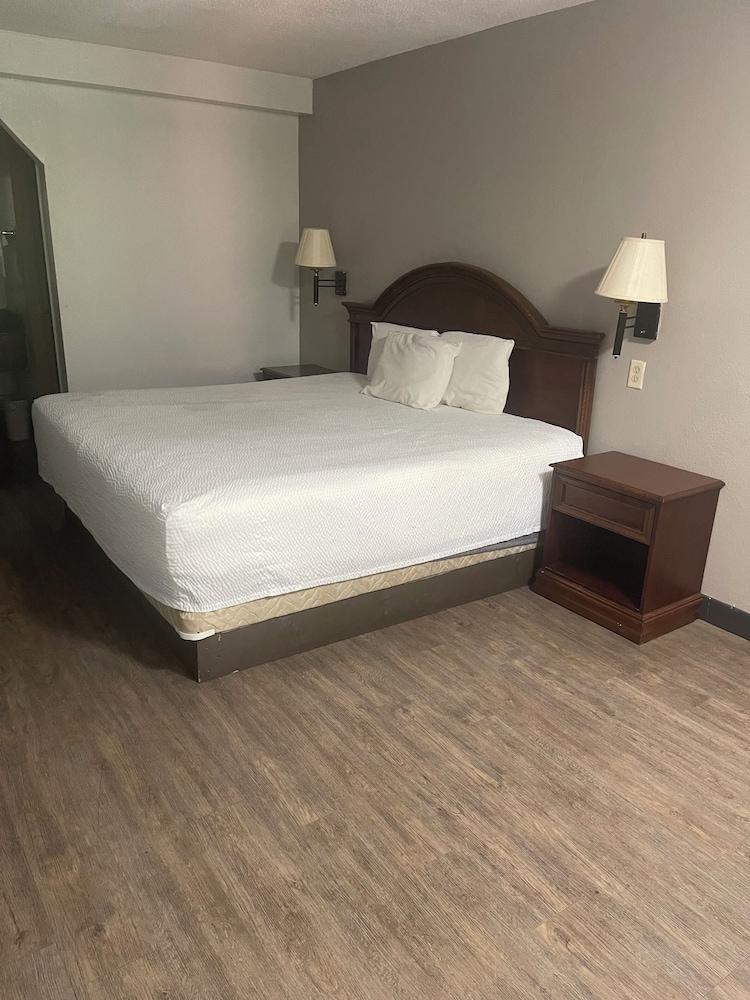 FairBridge Inn & Suites McDonough