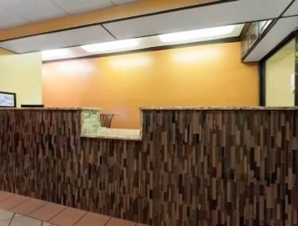 Super 8 by Wyndham Jackson/Ridgeland