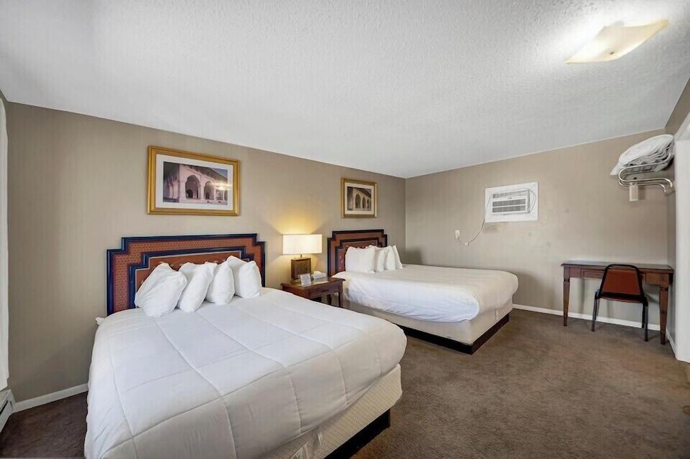 Badlands Hotel and Campground