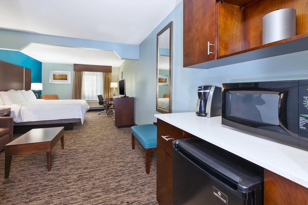 Holiday Inn Express & Suites - North Carmel / Westfield by IHG