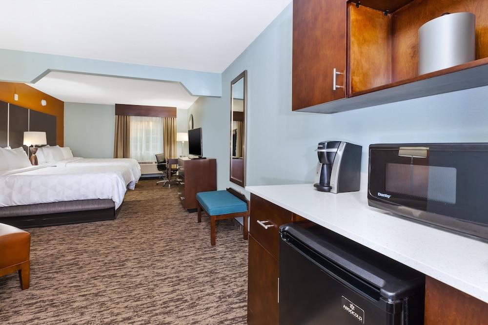 Holiday Inn Express & Suites - North Carmel / Westfield by IHG