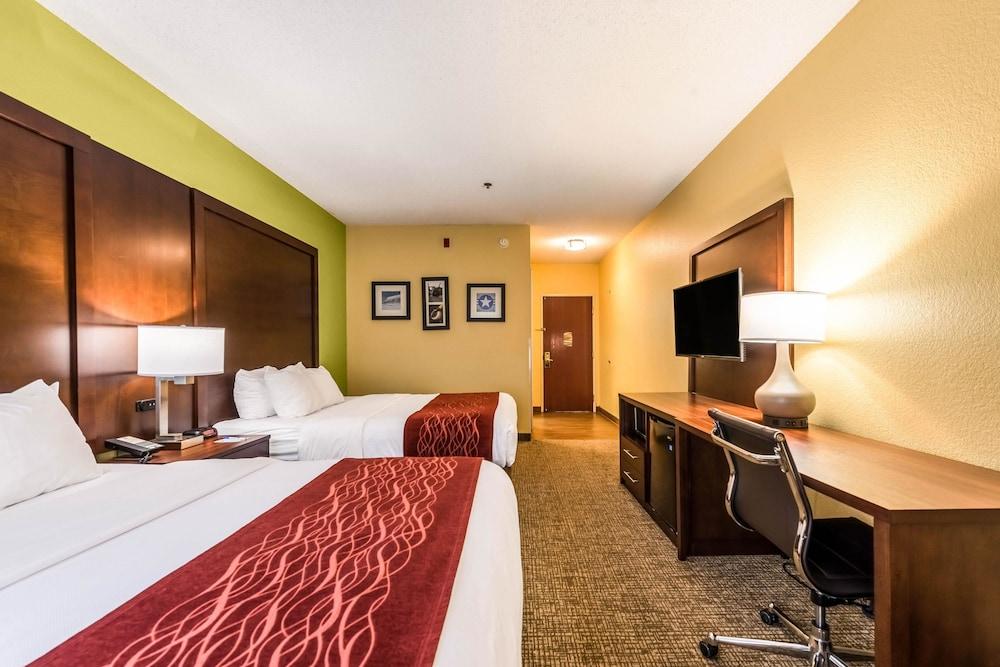 Comfort Inn & Suites Dayton Northwest - Englewood