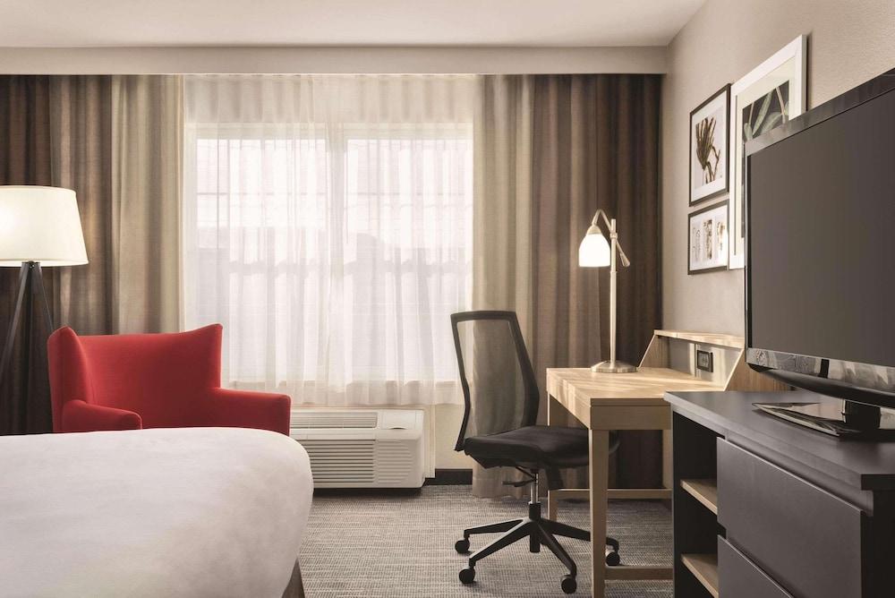 Country Inn & Suites by Radisson, Dubuque, IA