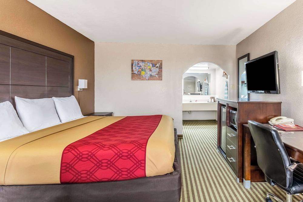 Econo Lodge Winfield