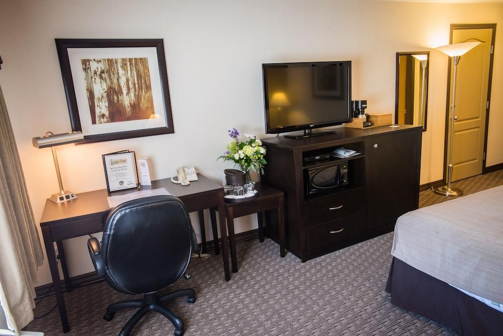 Best Western Plus Baker Street Inn