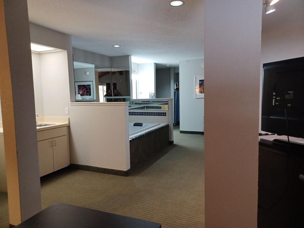 Baymont by Wyndham Freeport