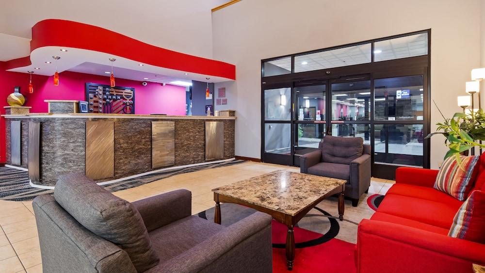 Spark by Hilton Oak Forest