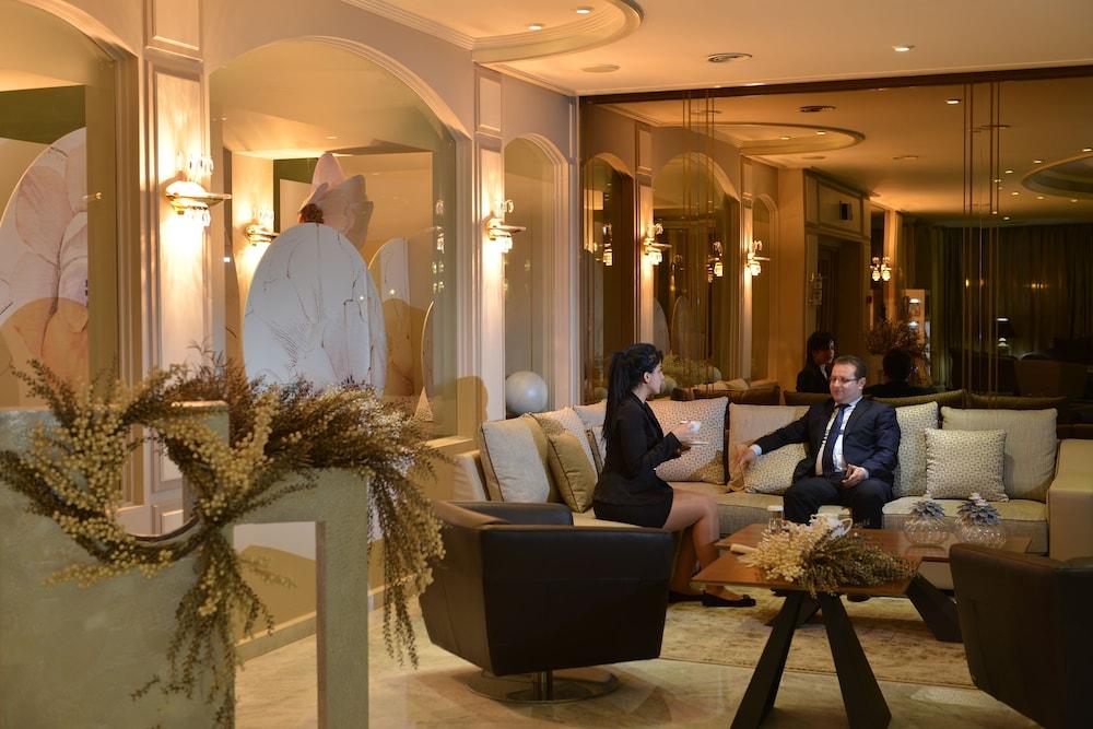 Regency Palace Hotel