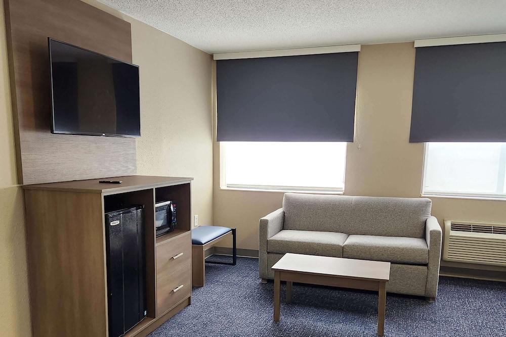 Baymont by Wyndham Davenport