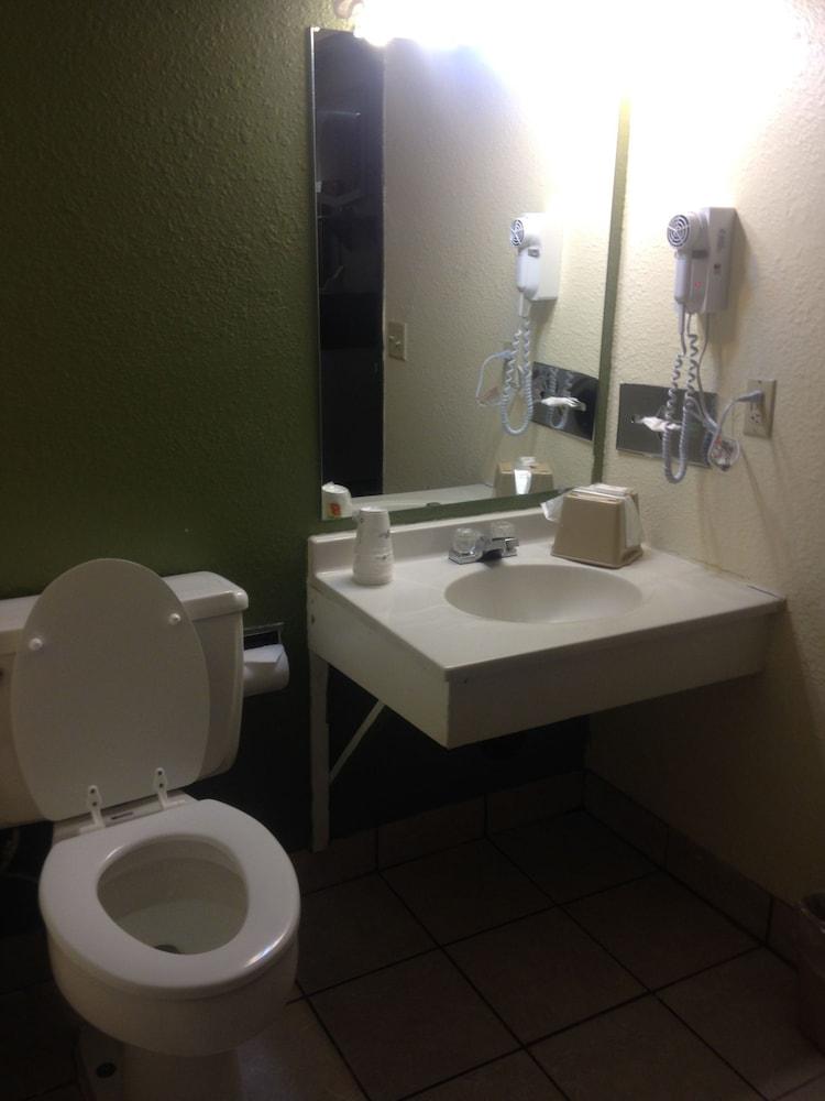 Super 8 by Wyndham Craig