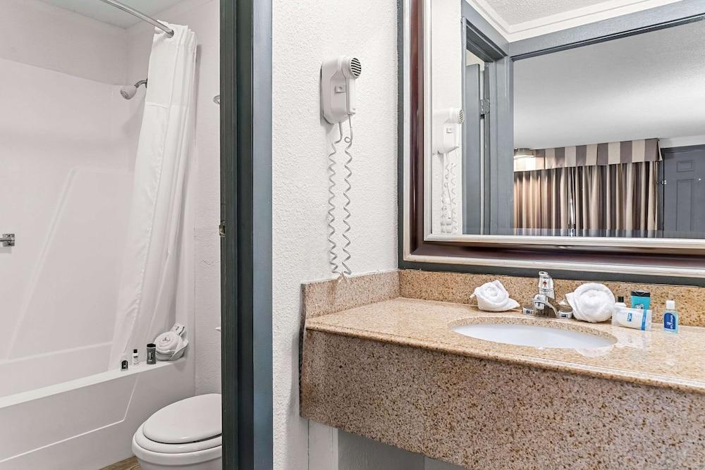 Rodeway Inn & Suites Saginaw I-675