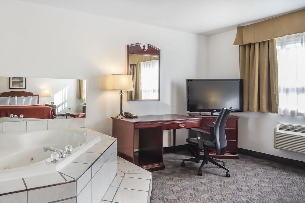 Quality Hotel & Conference Centre