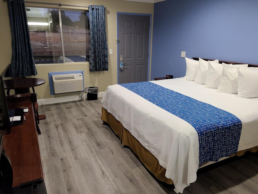 Travelodge by Wyndham Clearlake