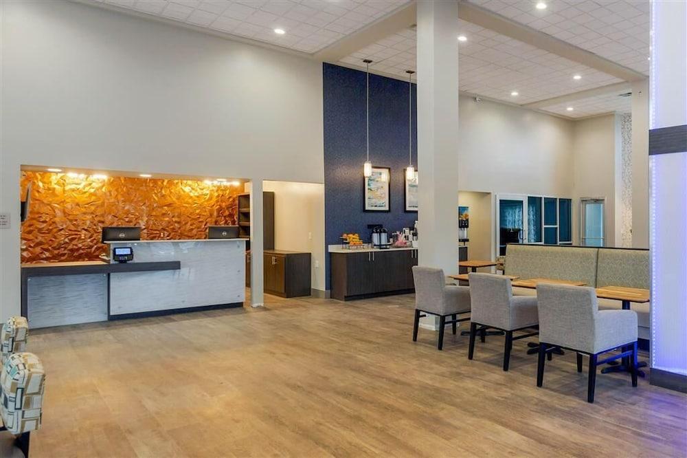 Days Inn & Suites by Wyndham Bowling Green