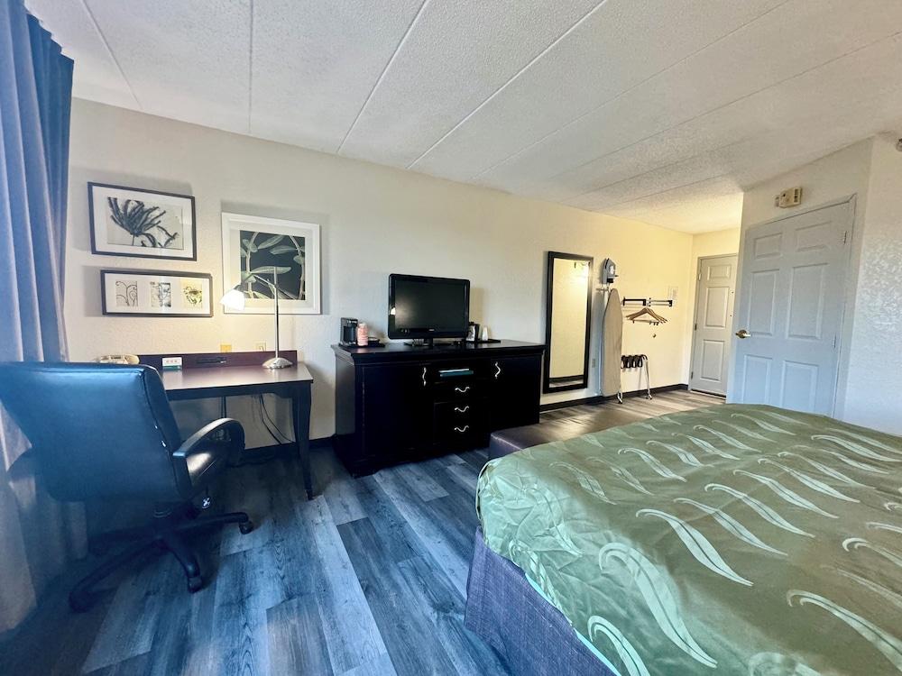 Quality Inn & Suites Alexandria